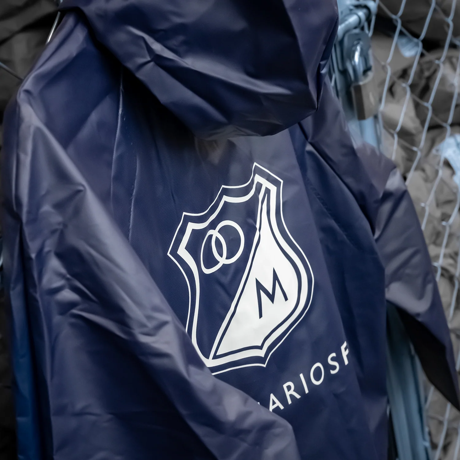 Chaqueta impermeable MFC - Image 13
